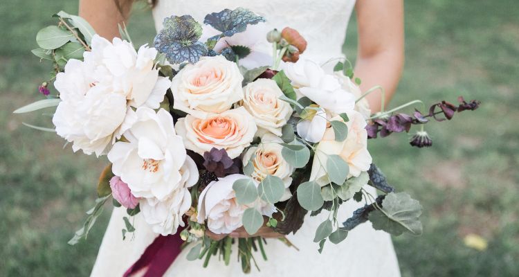 How to Choose the Right Flowers for Your Wedding